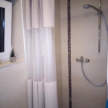 Moderne Bis 4 Personen Apartment
